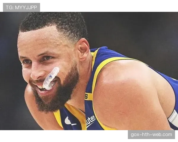 刷到斯蒂芬·库里随手做早餐，厨房比我整套公寓还讲究，感觉人生少了个零