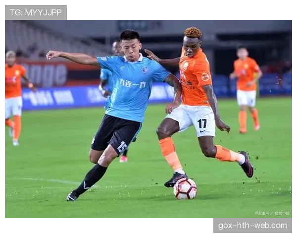 手球判罚争议：落地支撑手是否算犯规？